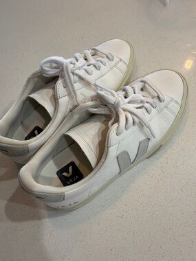 Veja Women's White Low-Top Sneakers Shoe Size 7